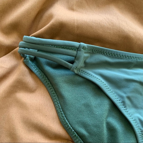 tropical bikini - Picture 3 of 7